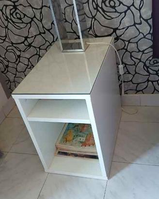 Comodino con vetro