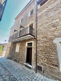 Casa nel centro storico di Gavoi con vista lago