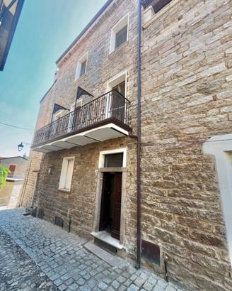 Casa nel centro storico di Gavoi con vista lago
