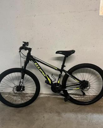 Bicicletta mountain bike