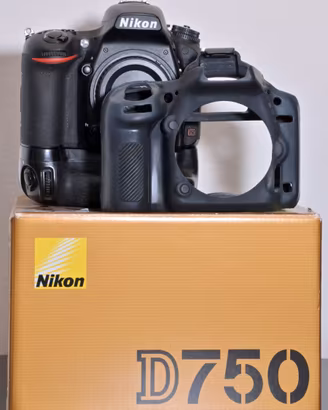 NIKON D750 + Battery Pack+ Protezione in Silicone