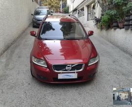 VOLVO - V50 - D2 R-design