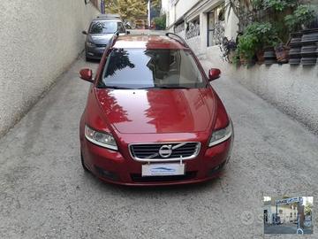 VOLVO - V50 - D2 R-design