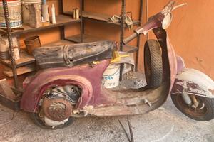 Vespa 50 R da restaurare