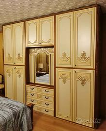 Armadio in stile veneziano con specchio