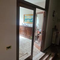 porta con vetri in  legno .