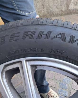 set 4 gomme invernali con cerchi in lega
