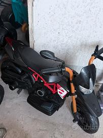 Moto bimbo aprilia