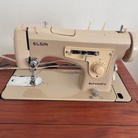 Macchina per cucire con mobiletto