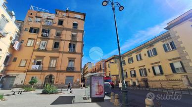 2 LOCALI A NAPOLI
