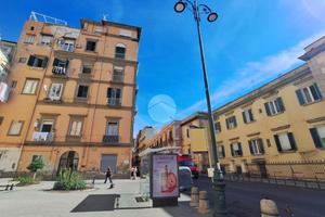 2 LOCALI A NAPOLI