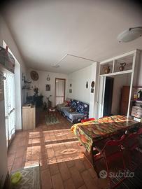 Appartamento con ampia terrazza abitabile
