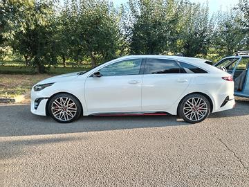 Kia proceed 1.6 204 cv del 2022