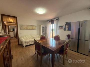 Treviso, appartamento con una camera + studio