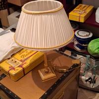 Lampada da tavolo in ottone