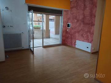 Negozio vicino V. Napoli