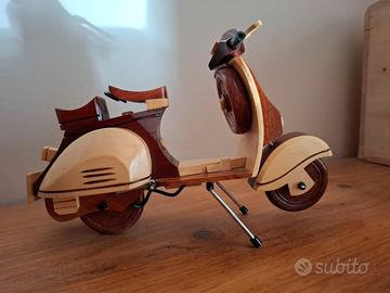 Vespa modellino legno