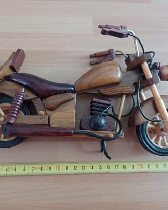 modellino moto tipo chopper in legno
