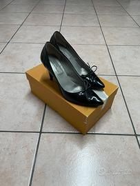 Tacchi Giuseppe Petrelli vern. nera vero cuoio 38