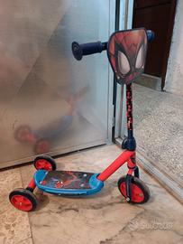 monopattino spiderman 