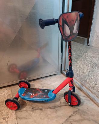 monopattino spiderman 