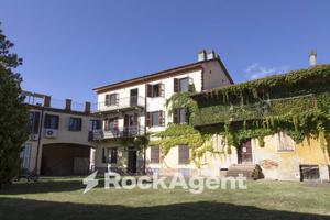 ELEGANTE CASA DI CAMPAGNA NEL MONFERRATO