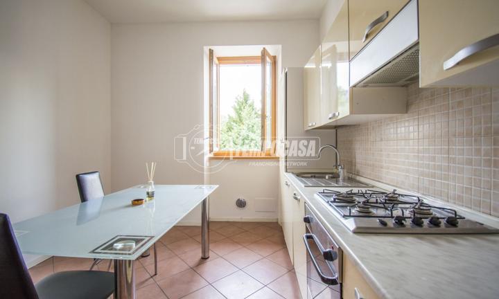 Bilocale al piano rialzato con cantina libero da s