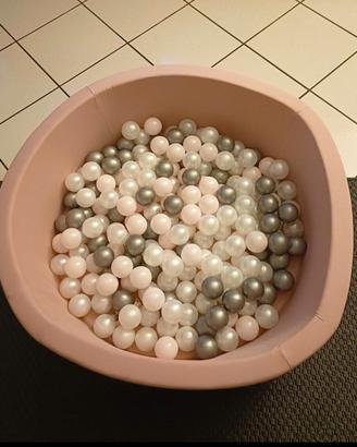 piscina con palline 