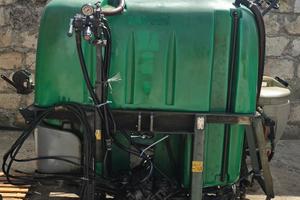 Trattore Botte Unigreen idraulica 1000LT anno 2010