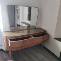 Mobile da camera con specchio.