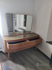 Mobile da camera con specchio.