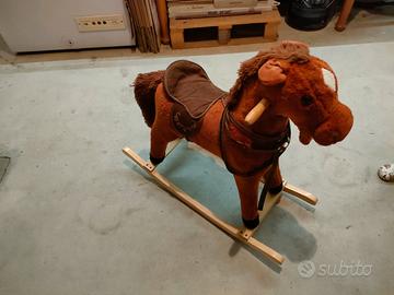 cavallo a dondolo 