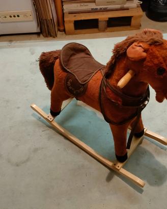 cavallo a dondolo 