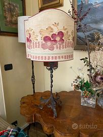 Lampada da tavolo in ferro