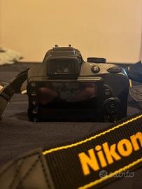 Reflex Nikon D3300 + obbiettivo 18-55 vr