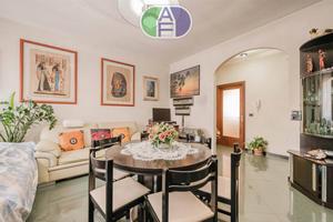 Appartamento di 100 m² con 5 locali e box auto a M