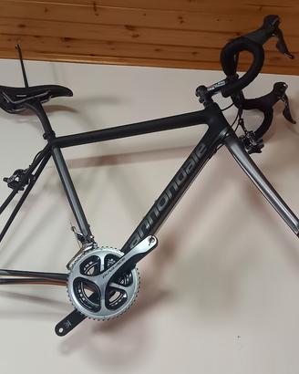 Bici da corsa Cannondale e gruppo Sram Red 10V