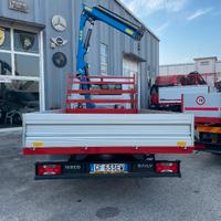 Iveco daily con gru e cassone fisso