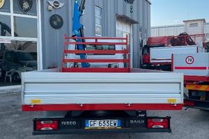 Iveco daily con gru e cassone fisso