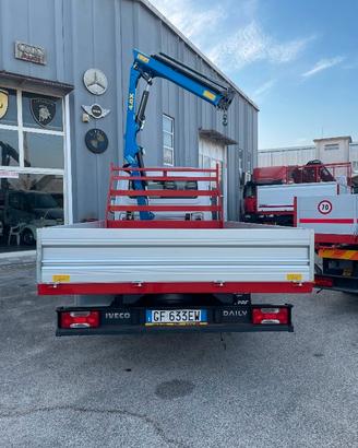 Iveco daily con gru e cassone fisso
