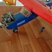 Aeromodello a scoppio con telecomando 