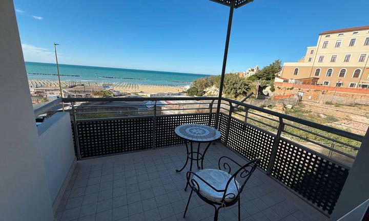 Termoli - App.to vista mare con terrazzo e box