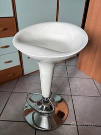 Sgabello girevole bianco