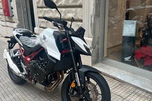 Honda Hornet 750 abs 2025 km zero 35 kw patente A2