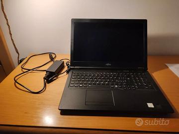 notebook Fujitsu 15,6" FHD/i5-8265U, 8GB RAM,256ss