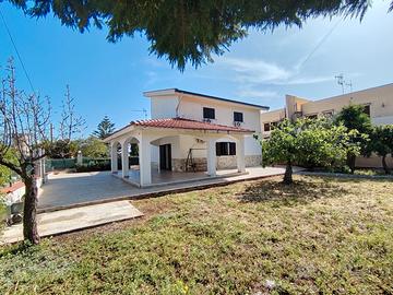 Villa ristrutturata vista mare e giardino-altavill