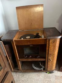 mobile con radio epoca