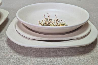 Servizio piatti in ceramica Tiffany con tovaglia
