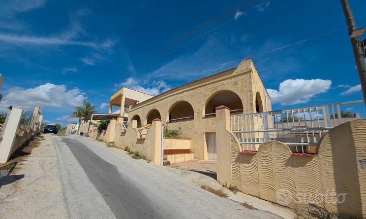 Triscina villa con ampia veranda vista mare