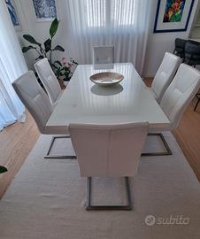 Tavolo laccato bianco di design elegante